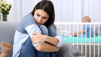 أعراض اكتئاب ما بعد الولادة