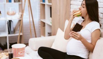 أطعمة تضر المرأة الحامل