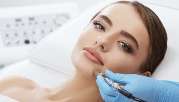 حبيبات الألماس لتقشير البشرة