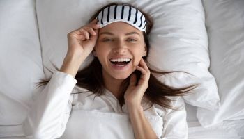 ما يحدث لبشرتنا أثناء النوم؟