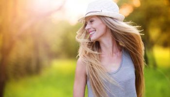 نصائح لحماية الشعر في فصل الصيف